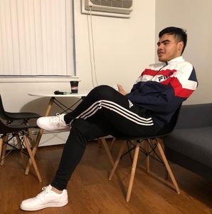 Meet your Posher, Cesar